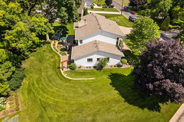 6716 W Shore DR, Edina, MN 55435