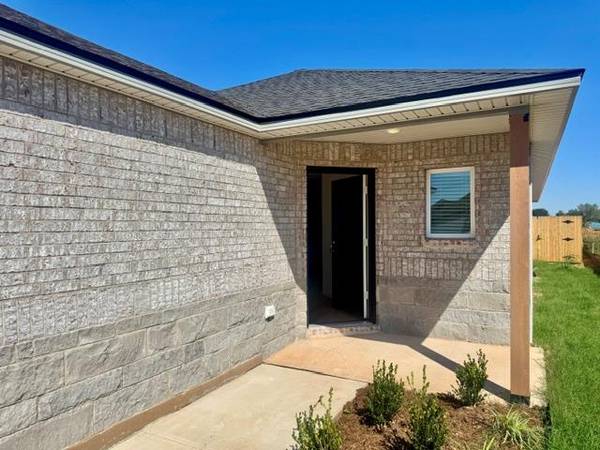 11905 SW 32nd ST, Mustang, OK 73064