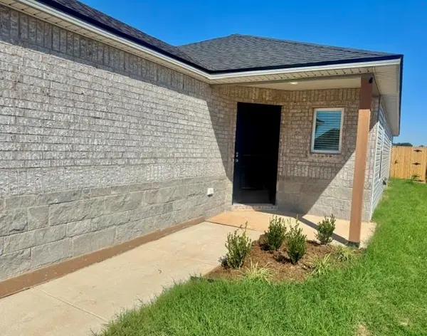 11905 SW 32nd ST, Mustang, OK 73064