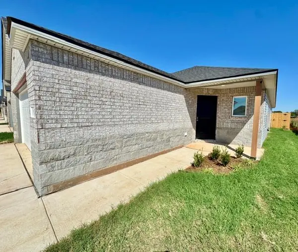 11905 SW 32nd ST, Mustang, OK 73064
