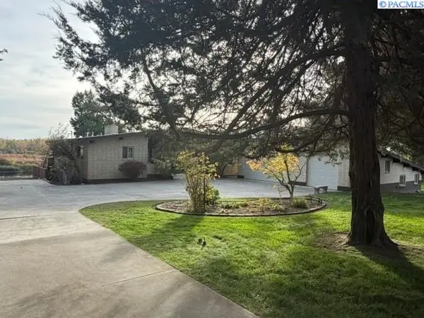 2626 N Riverside Dr, West Richland, WA 99353