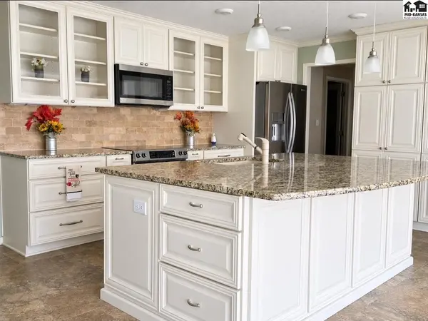 1305 W 24th Ave, Hutchinson, KS 67502
