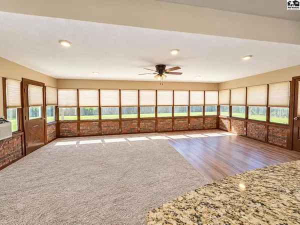 1305 W 24th Ave, Hutchinson, KS 67502