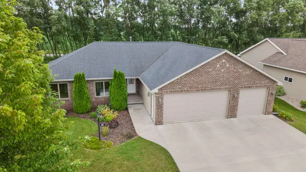 290 ROYAL ST PATS DR, Wrightstown, WI 54180