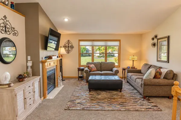 W6653 EMERALD LN, Greenville, WI 54942