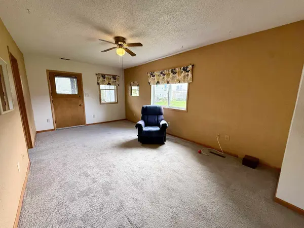 728 W 5TH AVE, Oshkosh, WI 54902-5835
