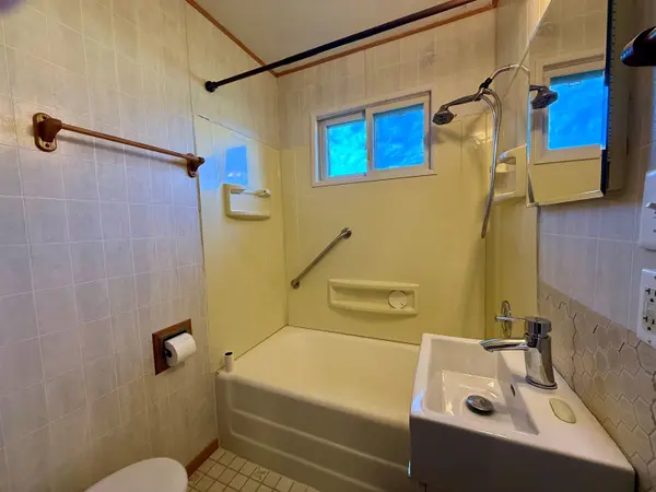 728 W 5TH AVE, Oshkosh, WI 54902-5835