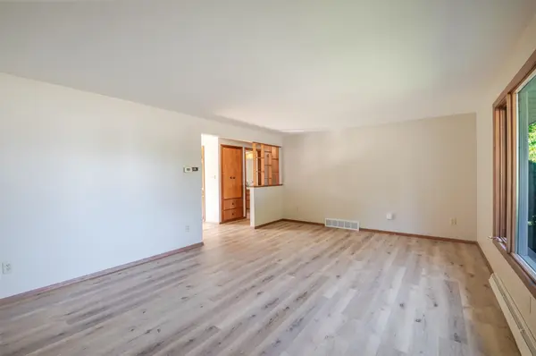 2056 ZEISE AVE, Green Bay, WI 54302