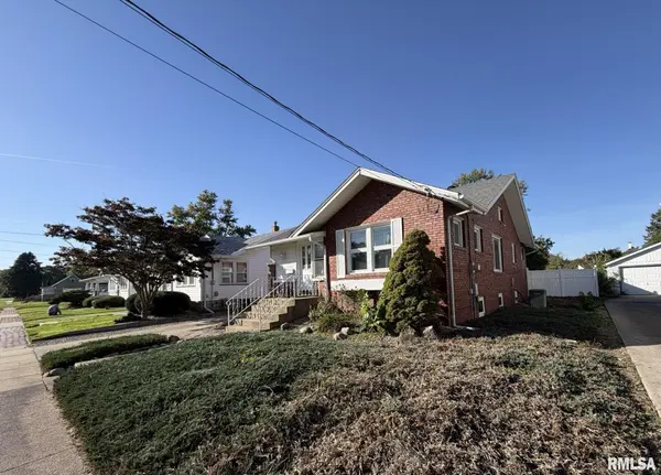 557 E 3RD ST, Galesburg, IL 61401
