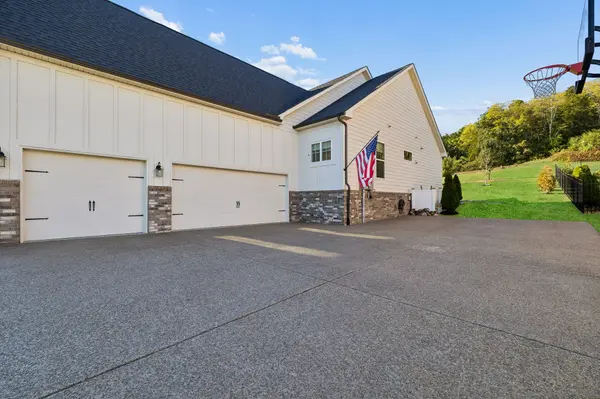 7008 Fiddlers Glen Dr, Arrington, TN 37014