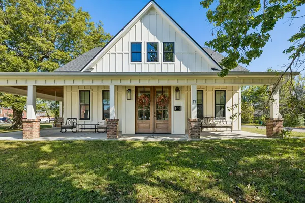 17 E 1st Ave, Hohenwald, TN 38462