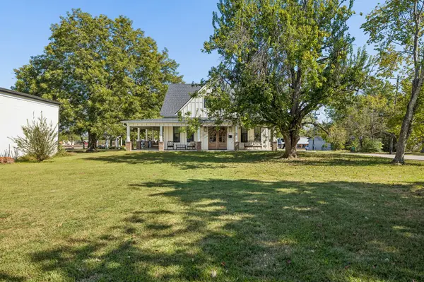 17 E 1st Ave, Hohenwald, TN 38462