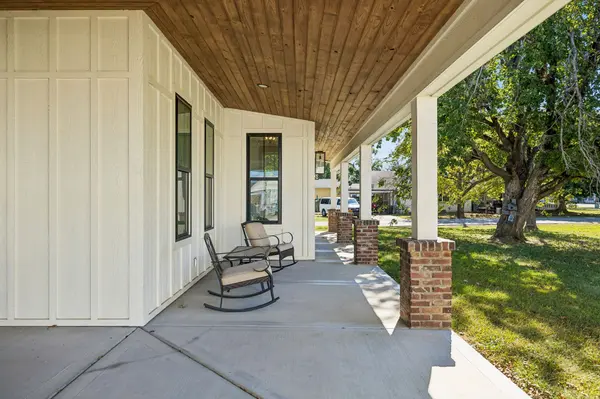 17 E 1st Ave, Hohenwald, TN 38462