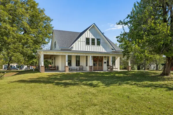 17 E 1st Ave, Hohenwald, TN 38462