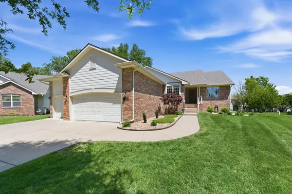 237 S MAPLE DUNES CT, Wichita, KS 67235