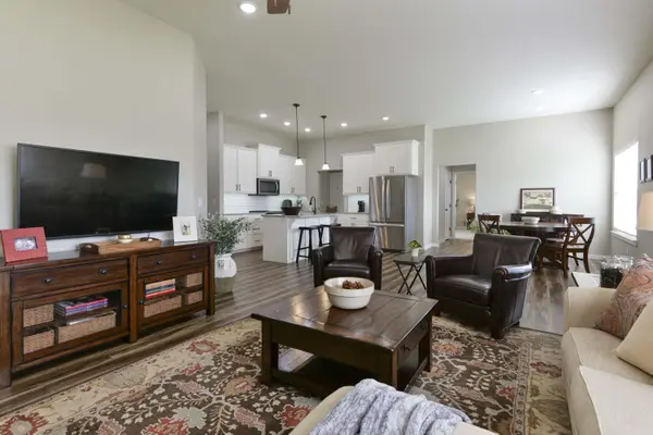 517 S Woodland Hills AVE, Rogersville, MO 65742