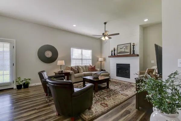 517 S Woodland Hills AVE, Rogersville, MO 65742