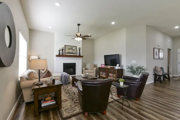 517 S Woodland Hills AVE, Rogersville, MO 65742