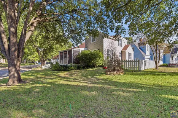1278 SW Collins AVE, Topeka, KS 66604