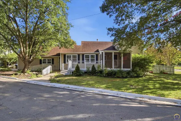 1278 SW Collins AVE, Topeka, KS 66604