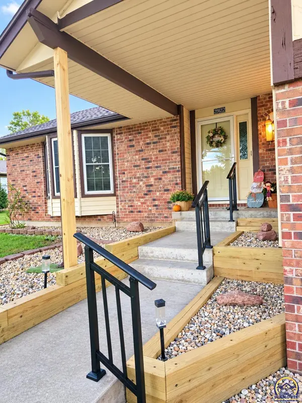 2922 SE Granger ST, Topeka, KS 66605