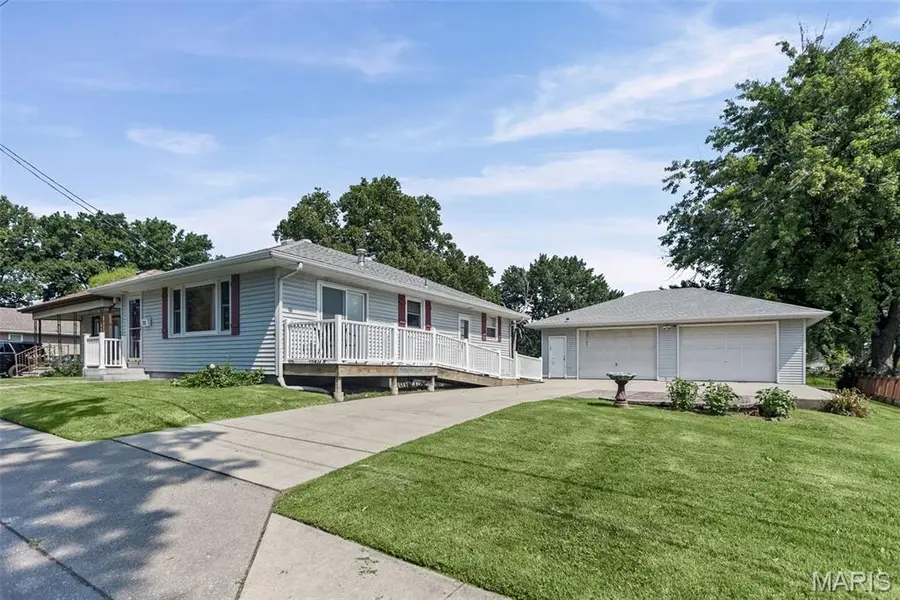 111 W 1st ST, Hartford, IL 62048
