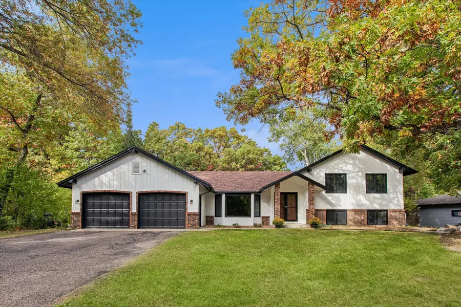 1335 Ches Mar LN, Eagan, MN 55123