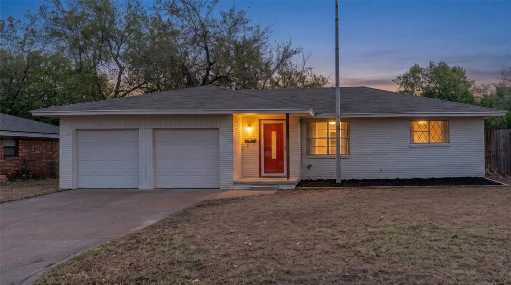 117 NE 11th ST, Moore, OK 73160