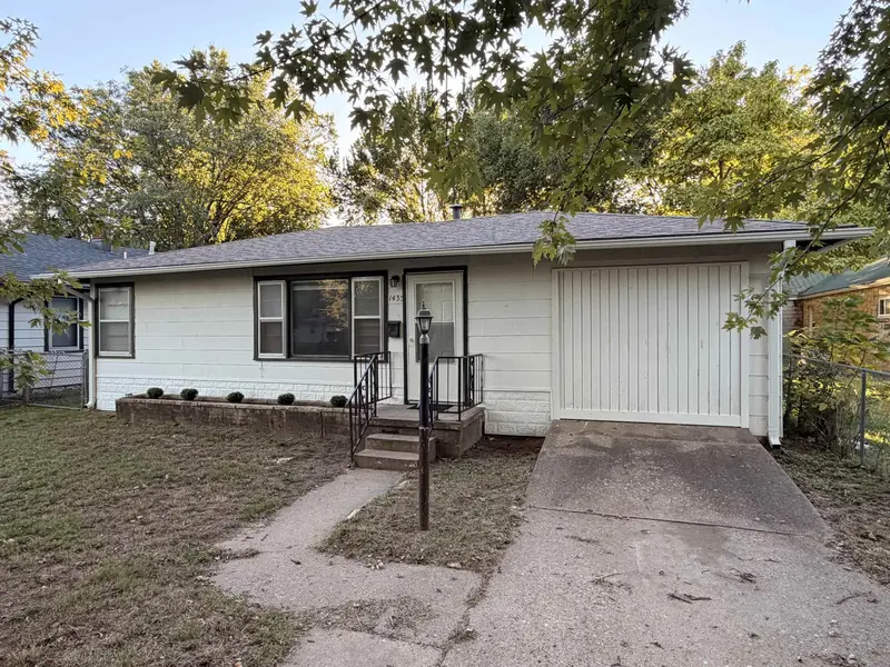 1435 N 3rd Street, Arkansas City, KS 67005