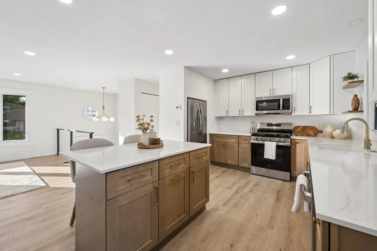 17532 Jaguar PATH, Lakeville, MN 55044