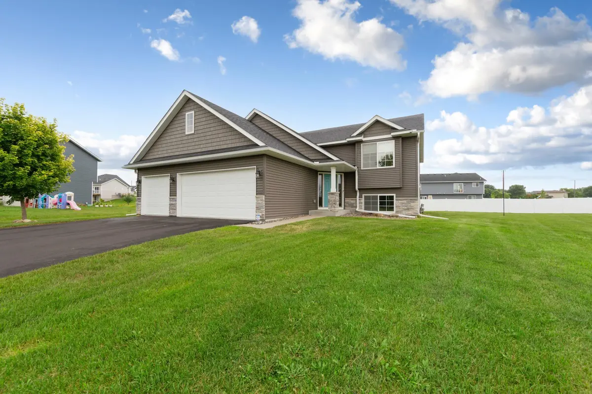 2401 Foxtail Ln, Faribault, MN 55021