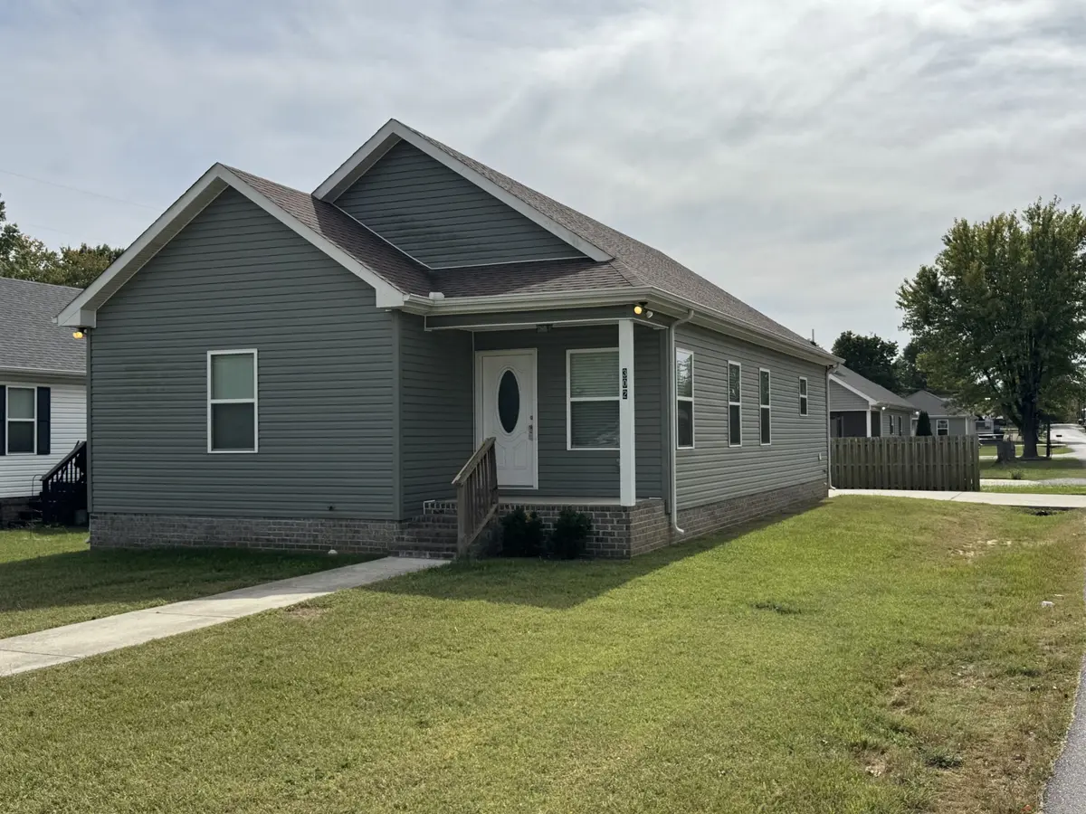 302 College St, Portland, TN 37148