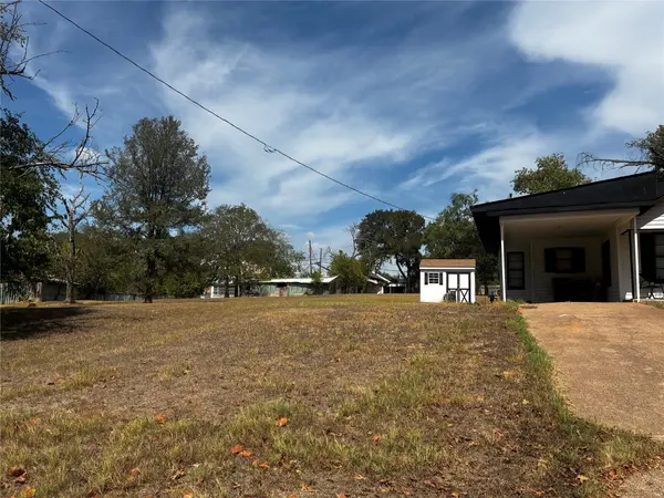 109 & 105 E Leon ST, Gatesville, TX 76528