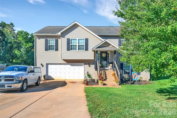 392 Lone Tree LN, Clover, SC 29710