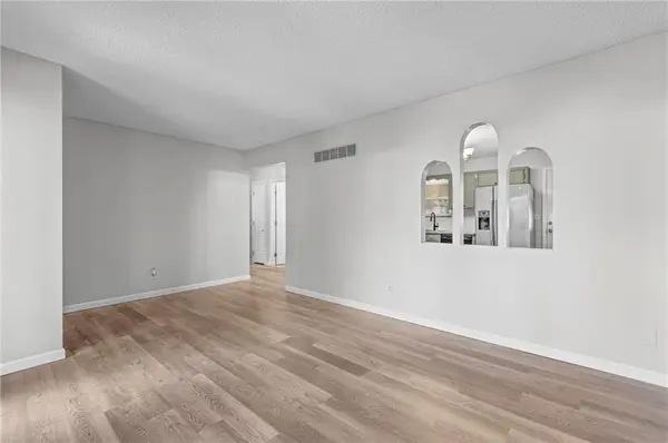 5711 NW Lilac CT #NW, Kansas City, MO 64151