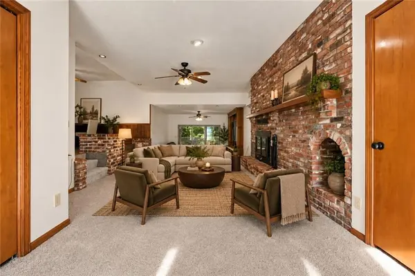 28806 E Beth CT, Grain Valley, MO 64029