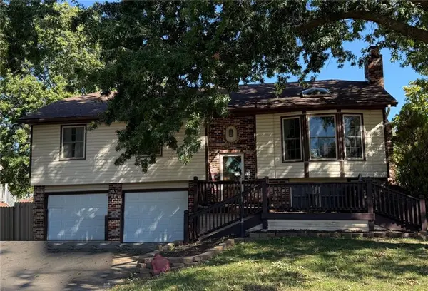 812 Sheridan RD, Olathe, KS 66061