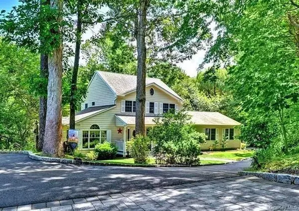 150 N Woods DR, Wading River, NY 11792