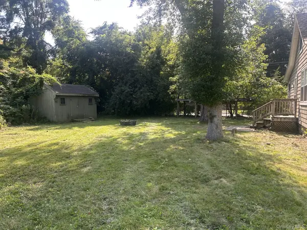23 Whittier DR, Mastic Beach, NY 11951