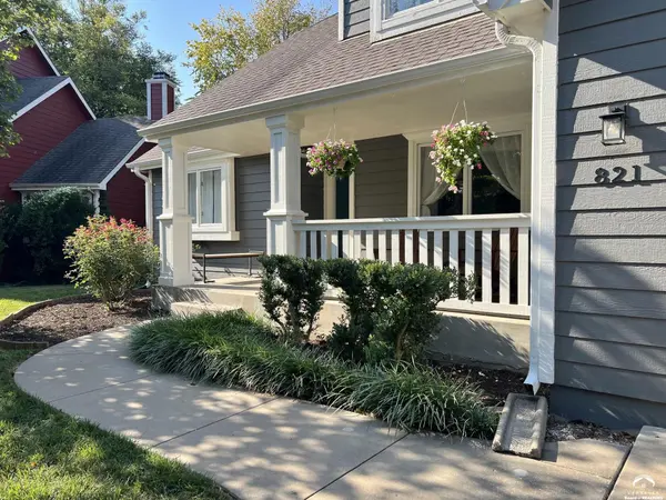 821 Westgate PL, Lawrence, KS 66049