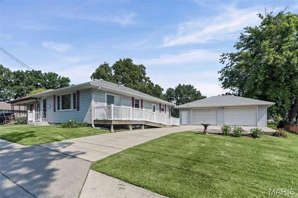 111 W 1st ST, Hartford, IL 62048