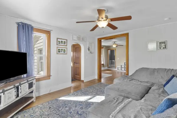 13 E 2nd ST, Sandwich, IL 60548