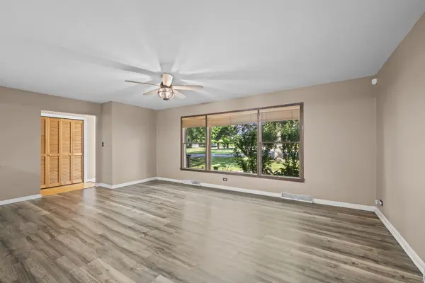 6231 Linden LN, La Grange Highlands, IL 60525