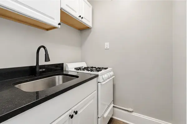 6912 N Ashland BLVD #411, Chicago, IL 60626