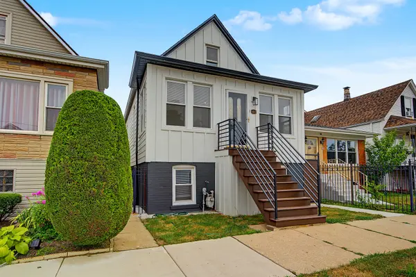 4852 W MELROSE ST, Chicago, IL 60641