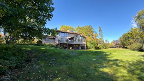 49 Nord Circle RD, North Oaks, MN 55127