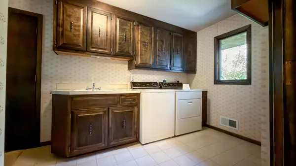 49 Nord Circle RD, North Oaks, MN 55127