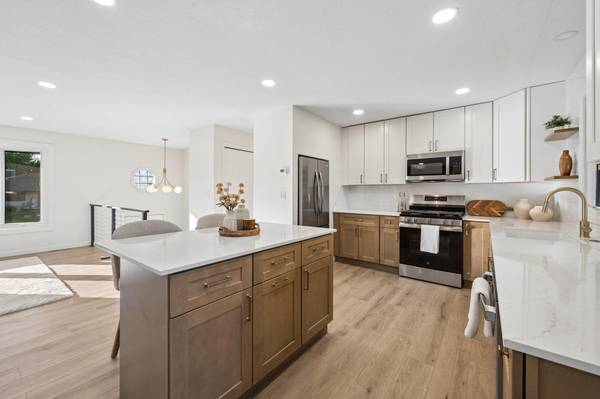 17532 Jaguar PATH, Lakeville, MN 55044