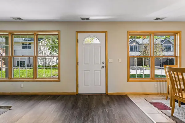 1881 Garden WAY, Saint Paul, MN 55119