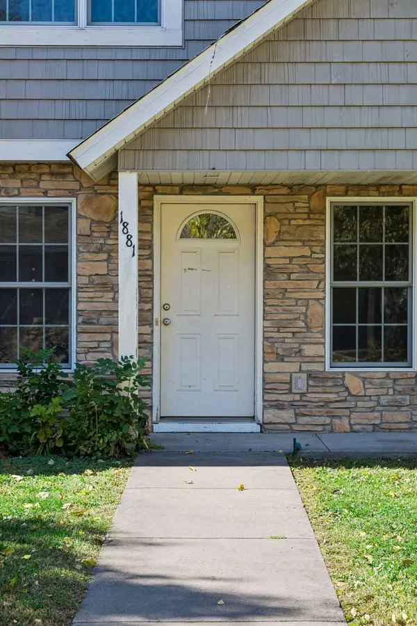 1881 Garden WAY, Saint Paul, MN 55119